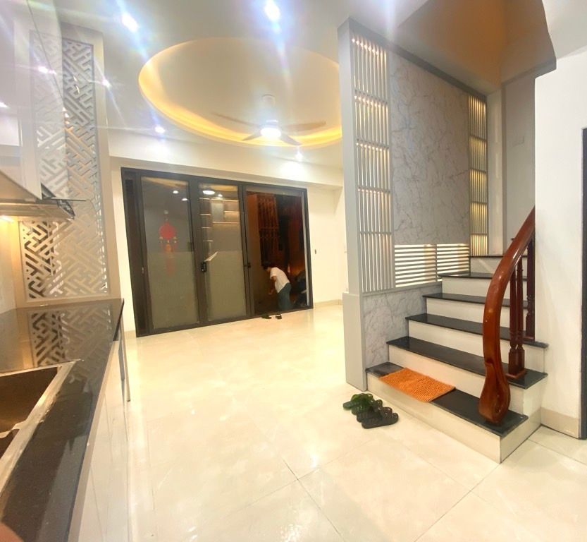 BÁN NHÀ RIÊNG PHỐ TRẦN CUNG -LÔ GÓC HIẾM - GẦN PHỐ - FULL NỘI THẤT CHỈ VIỆC VỀ Ở.